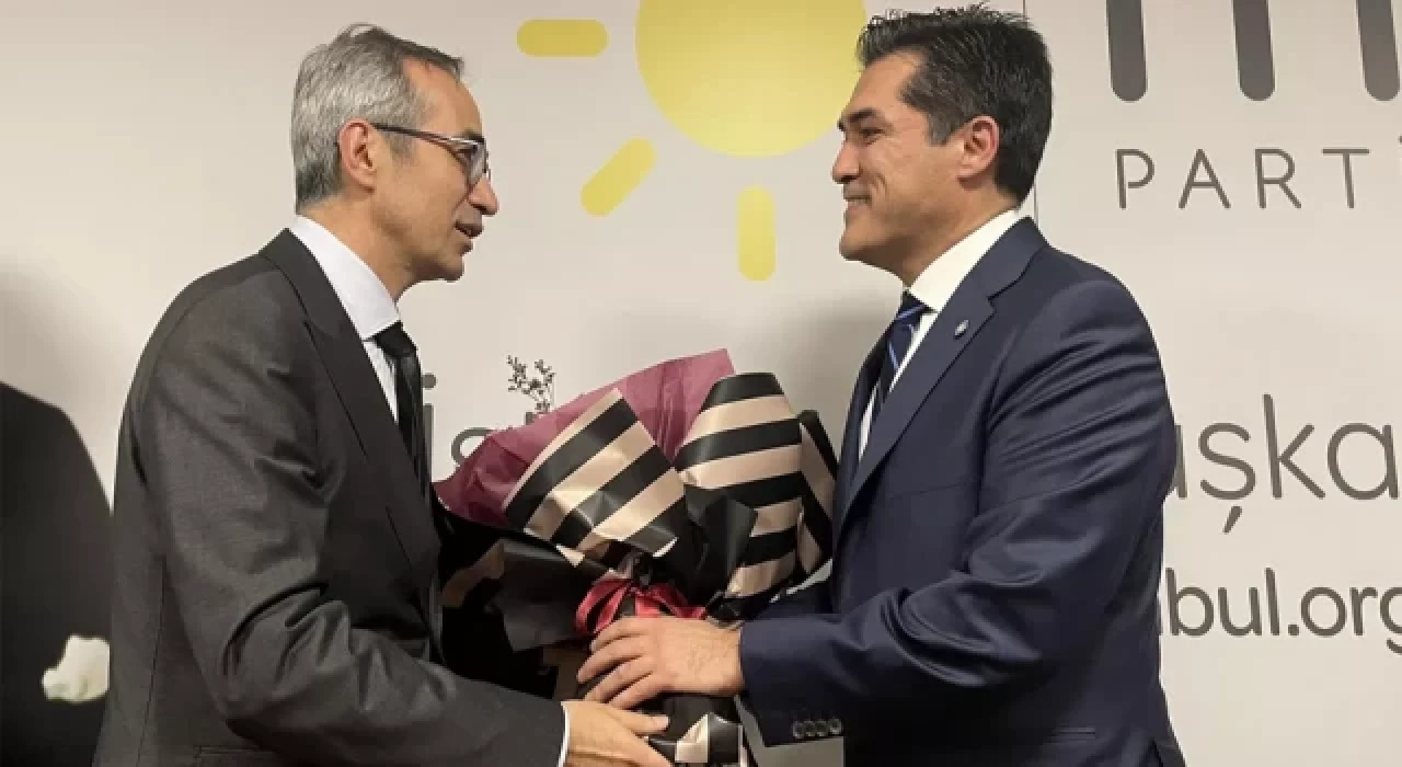İYİ Parti İstanbul İl Başkanlığı'nda devir teslim: Buğra Kavuncu görevi Coşkun Yıldırım'a devretti