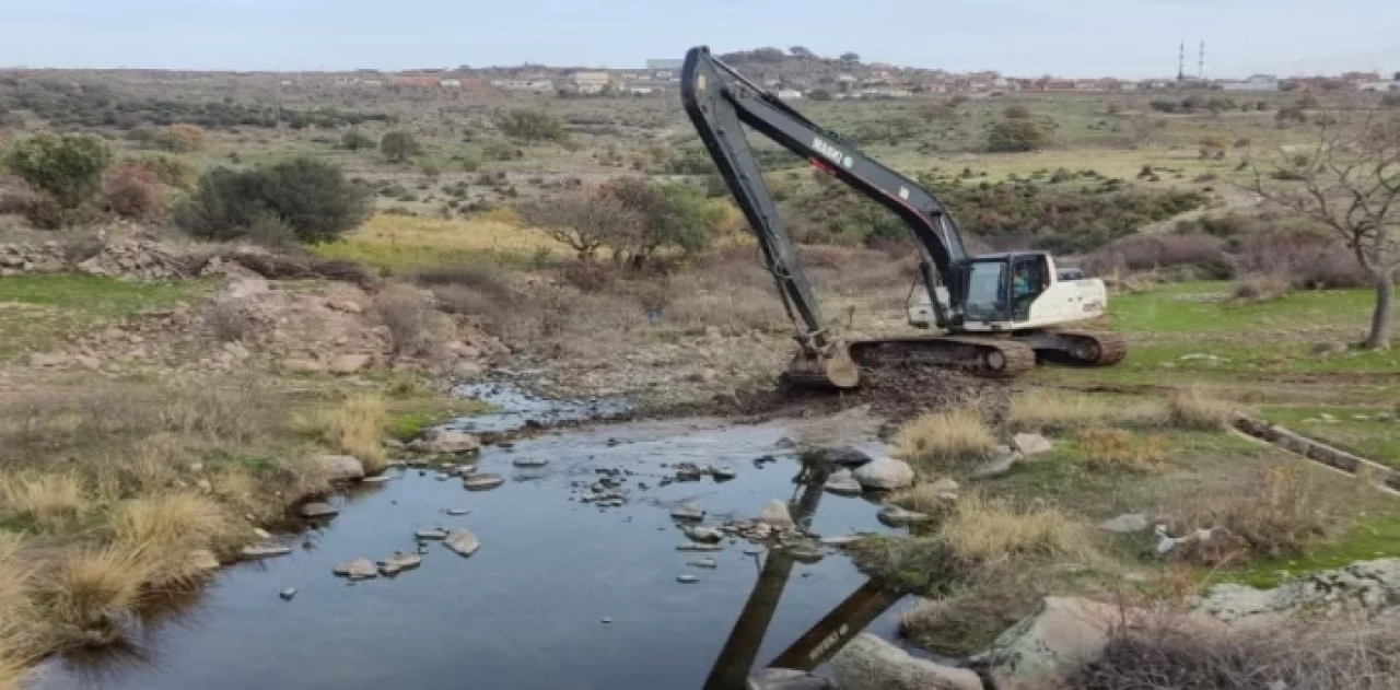Manisa Yunusemre’de taşkınlara karşı dereler temizleniyor