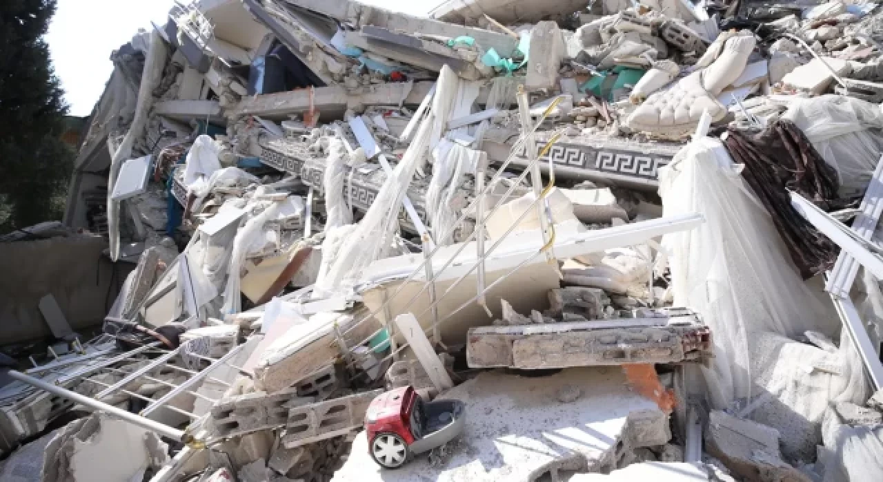 Enkazda bulunan 78 kilo altının sahibi ortaya çıktı