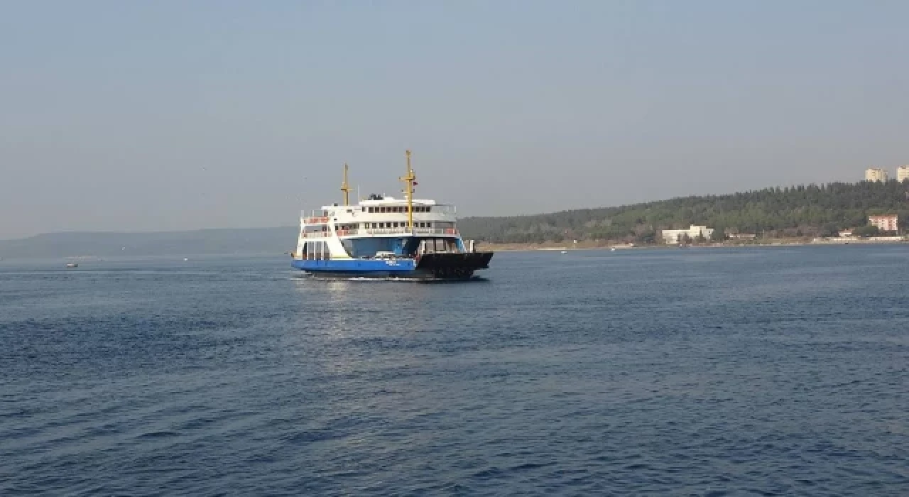 Gökçeada ve Bozcaada feribot seferlerine ’fırtına’ engeli