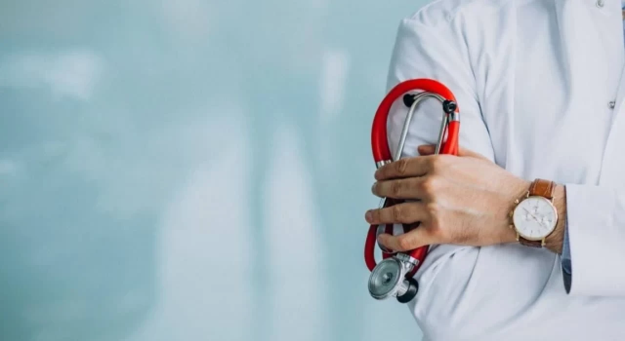 Antalya’da ”bıçak parası” aldığı iddia edilen doktor tutuklandı