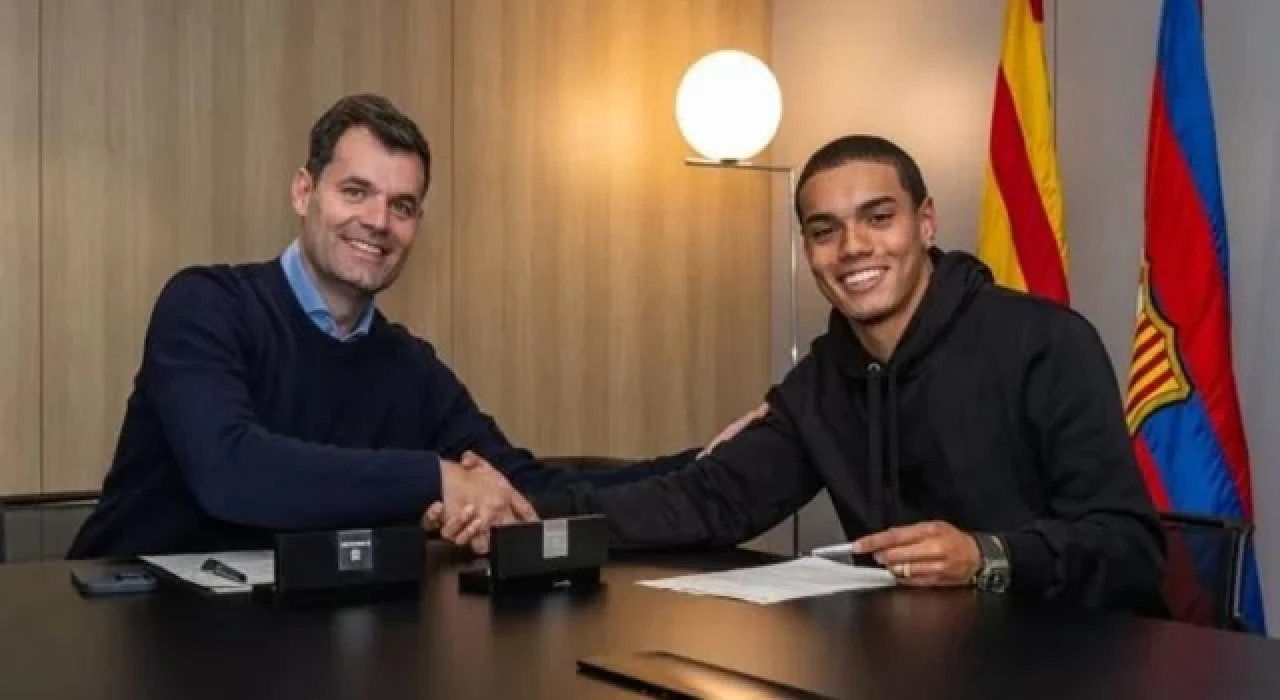 Barcelona, Ronaldinho'nun oğlunu kadrosuna kattı