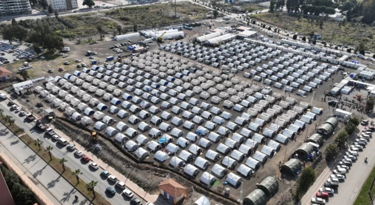 Beylikdüzü Belediyesi’nin çadırkenti, İskenderun Belediyesi ile Kaymakamlığı’na devredildi