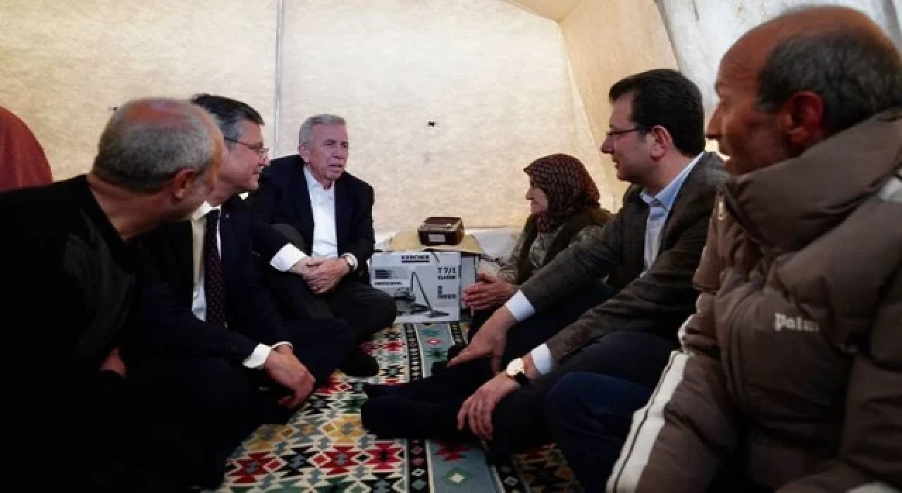 İmamoğlu ve Yavaş liderlerle birlikte deprem bölgesindeydi