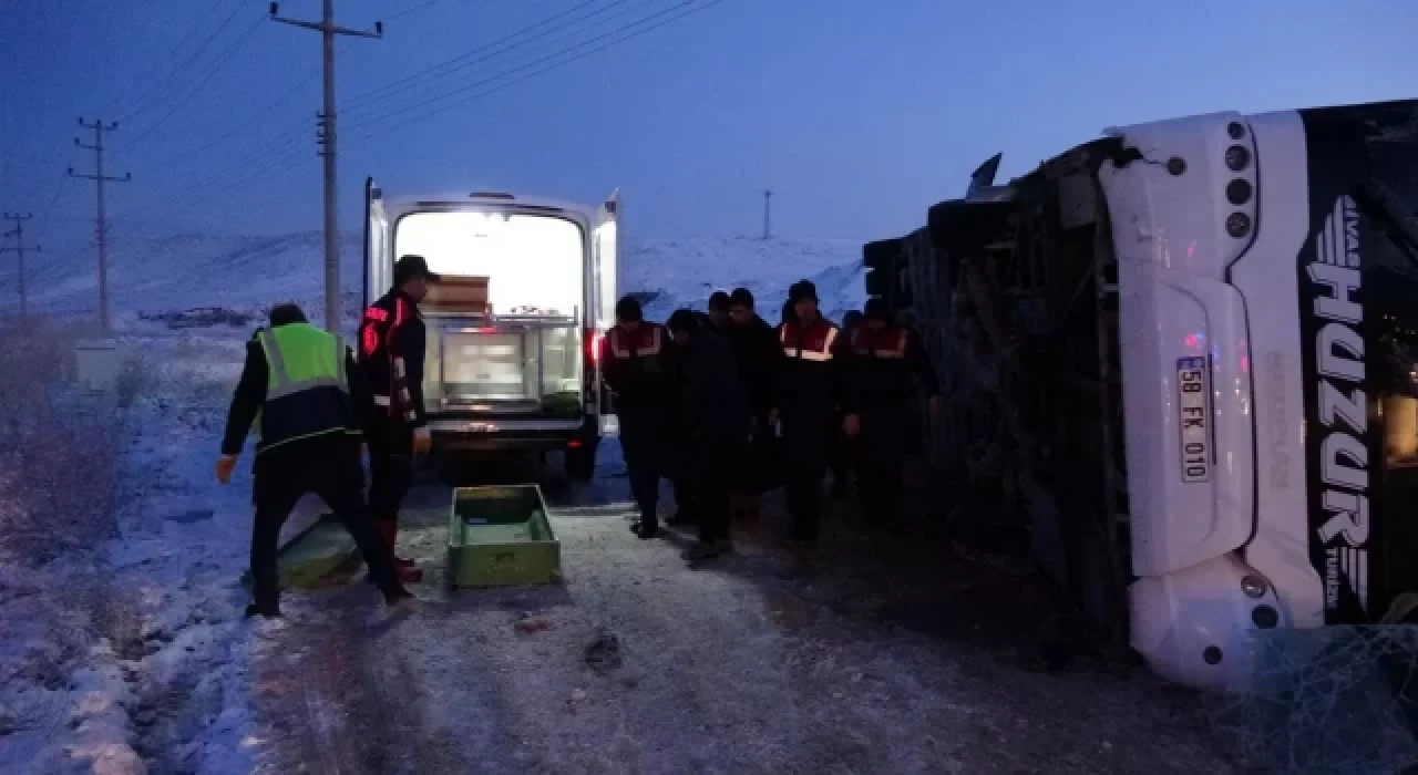 Kontrolden çıkan yolcu otobüsü devrildi: 1 ölü, 25 yaralı