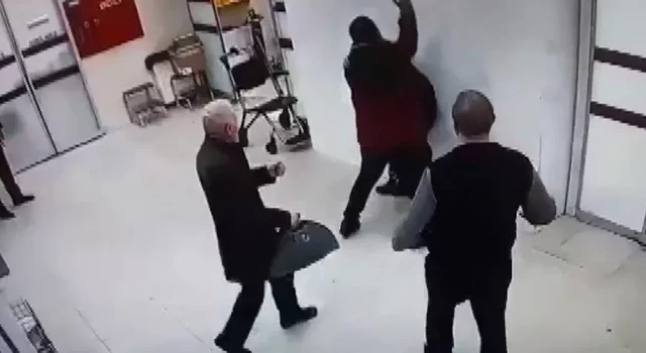 Pendik'te acil serviste güvenlik görevlisini darp eden 2 zanlı yakalandı