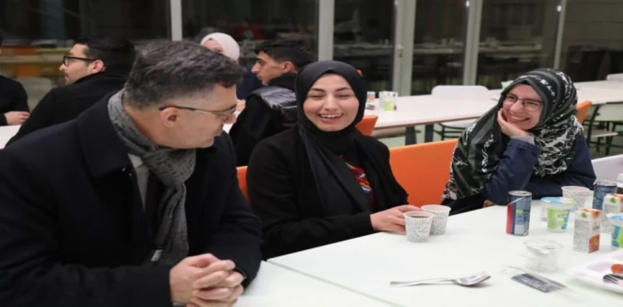 Rektör Prof. Dr. Çağlar, BTÜ’lü öğrencilerle buluştu