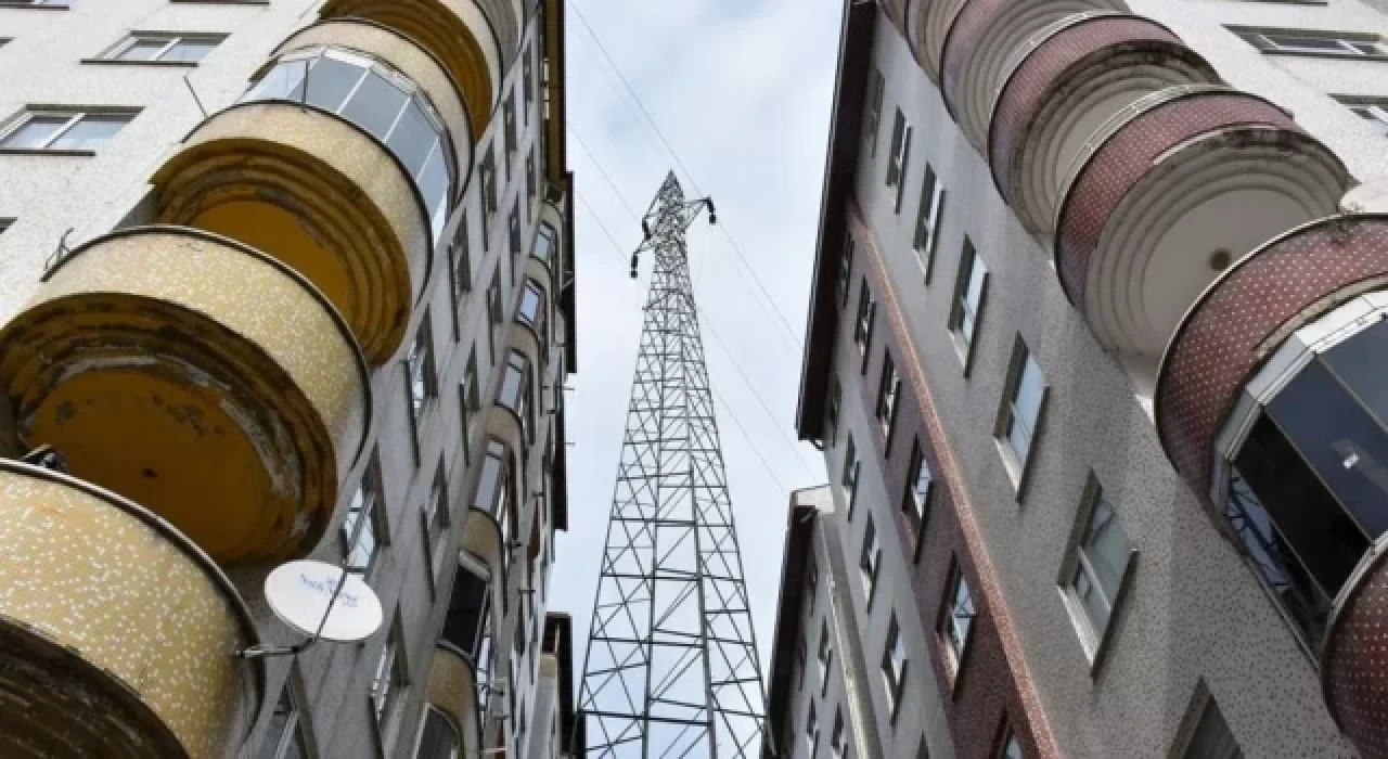 Rize'de iki apartman arasındaki yüksek gerilim hattı kaldırıldı