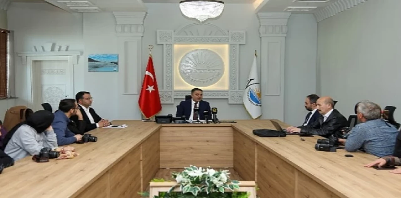 Van Büyükşehir Belediyesi tarafından hayata geçirilen 'Van Mavi Şehir’ Projesi’nin tanıtım toplantısı yapıldı