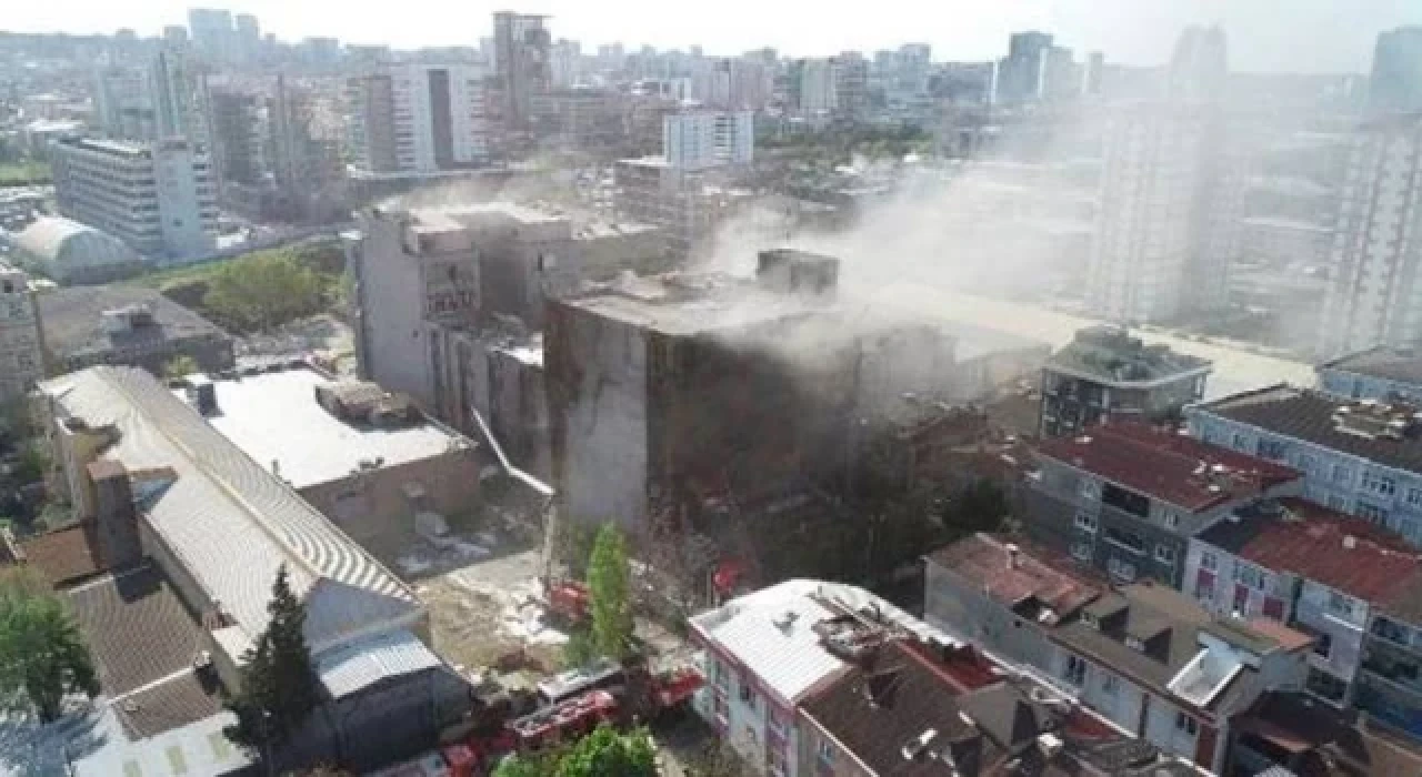 Akit Medya Grubu’nun da bulunduğu binadaki yangını söndürme çalışmaları devam ediyor