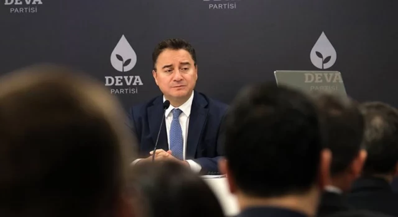 Ali Babacan: 14 Mayıs’ta milletin önünde iki seçenekli referandum olacak; fakirlik mi, zenginlik mi; otoriterlik mi, demokrasi mi?