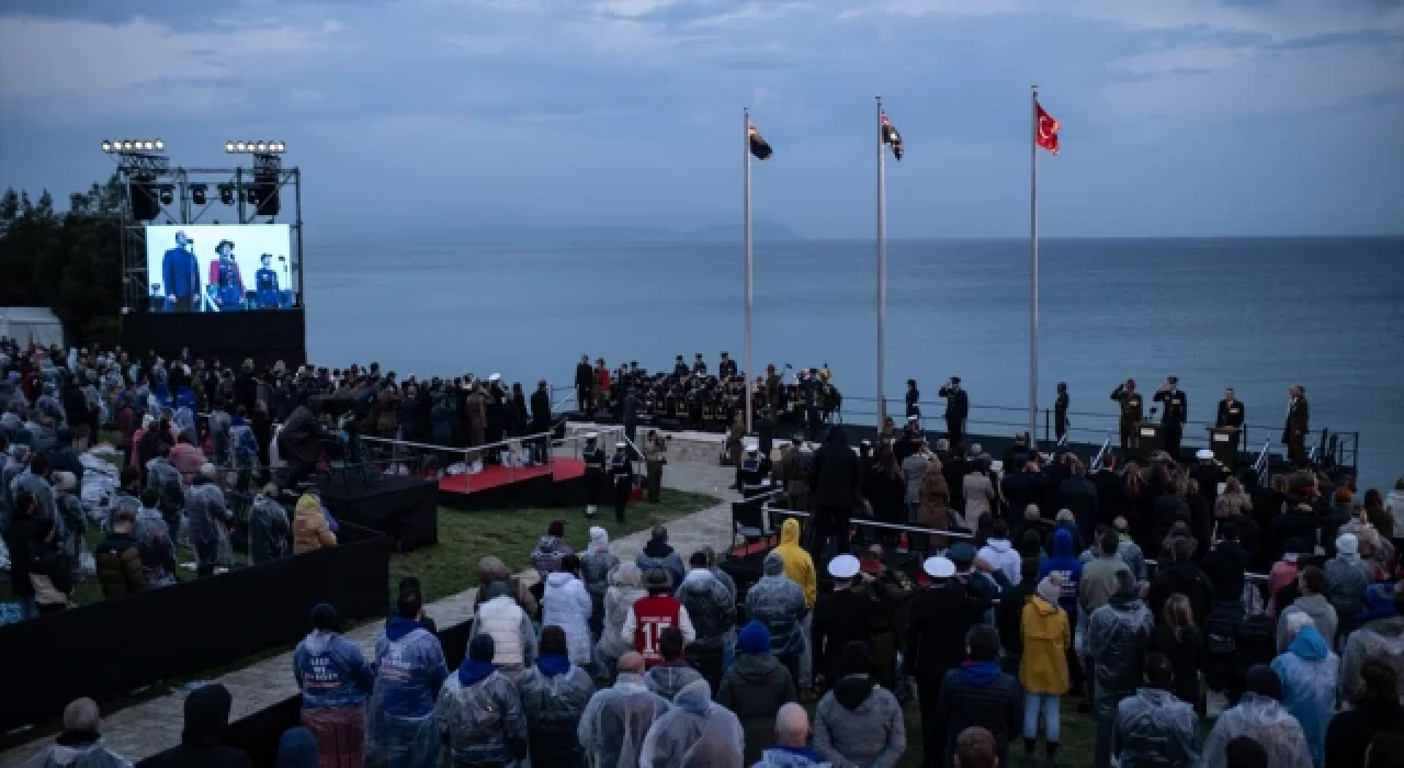 Anzak Koyu'nda geleneksel 'Şafak Ayini' yapıldı