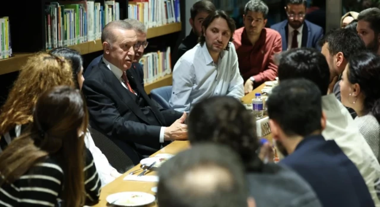 Cumhurbaşkanı Erdoğan, Üsküdar'da gençlerle sohbet etti