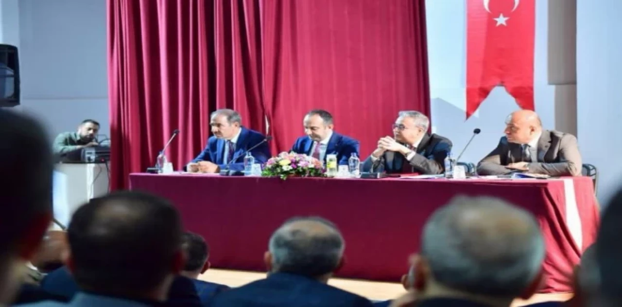 Diyarbakır Valisi Hani’de muhtarlarla buluştu