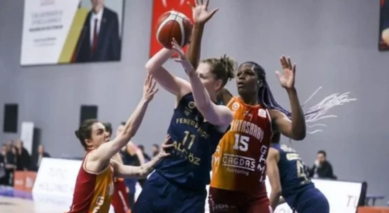 Fenerbahçe, Galatasaray'ı geçerek finalde