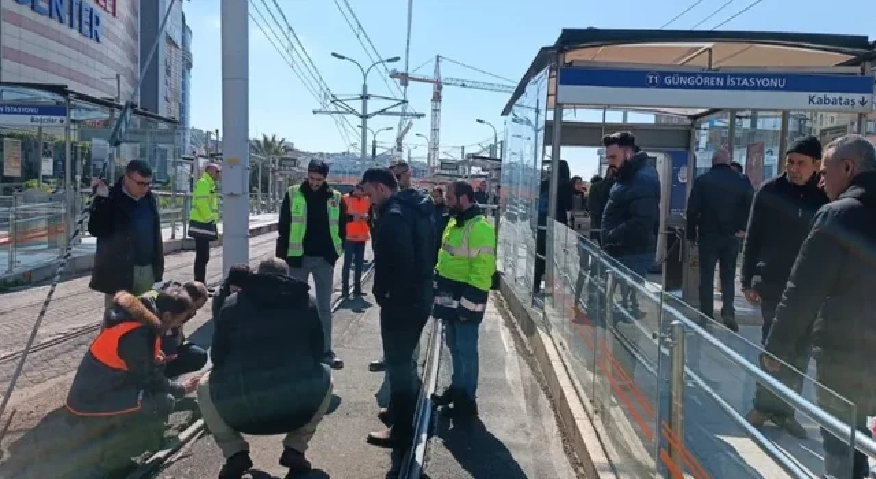 Güngören'de tramvay raydan çıktı