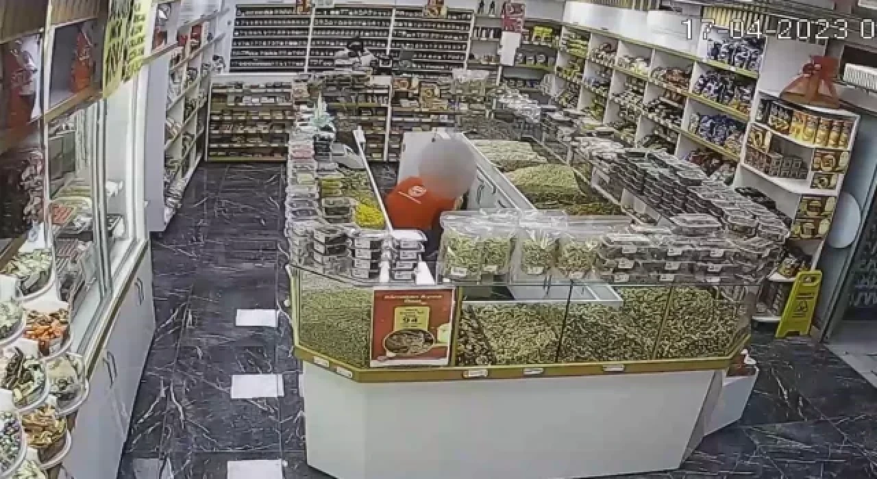 Petrol istasyonundan oyuncak tabanca ile 600 bin liralık soygun