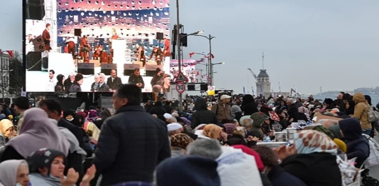 Yılın En Büyük İftar Sofrası Üsküdar’da Bu Kez Depremzedeler İçin Kuruldu