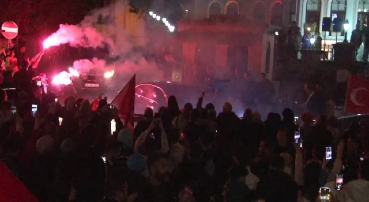 AK Parti: Balkon hazır, Millet liderini bekliyor