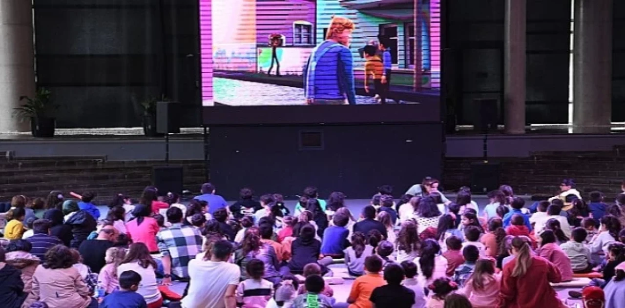 'Galaktik Tayfa’ Osmangazi’de seyirciyle buluştu