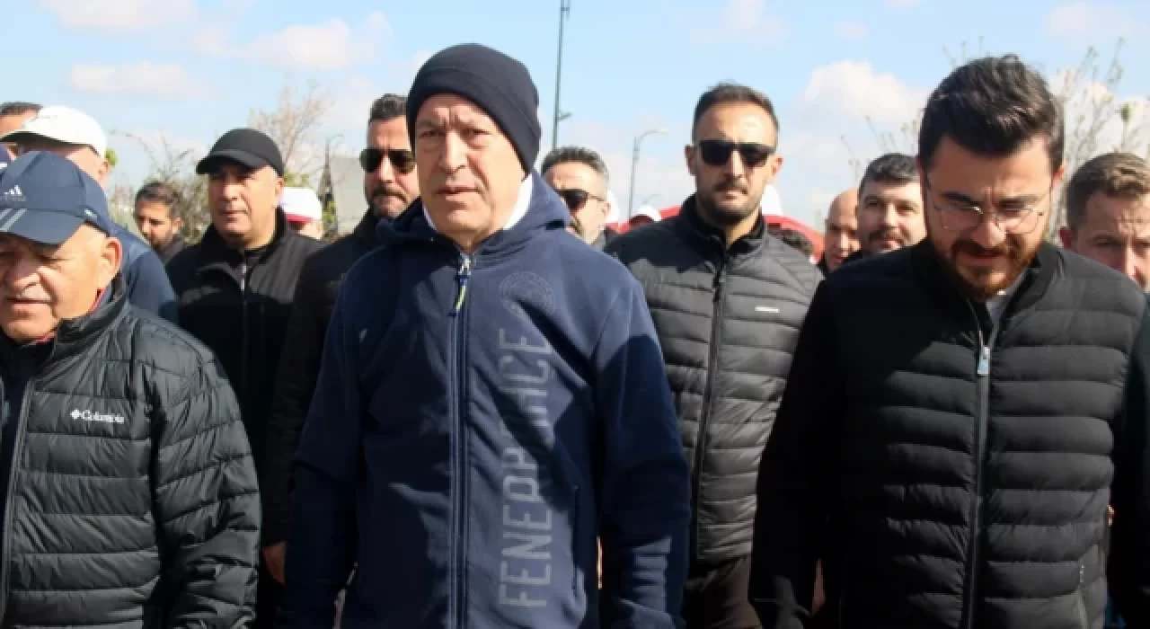 Bakan Akar: 40 yıldır başına musallat olan beladan asil milletimizi kurtaracağız