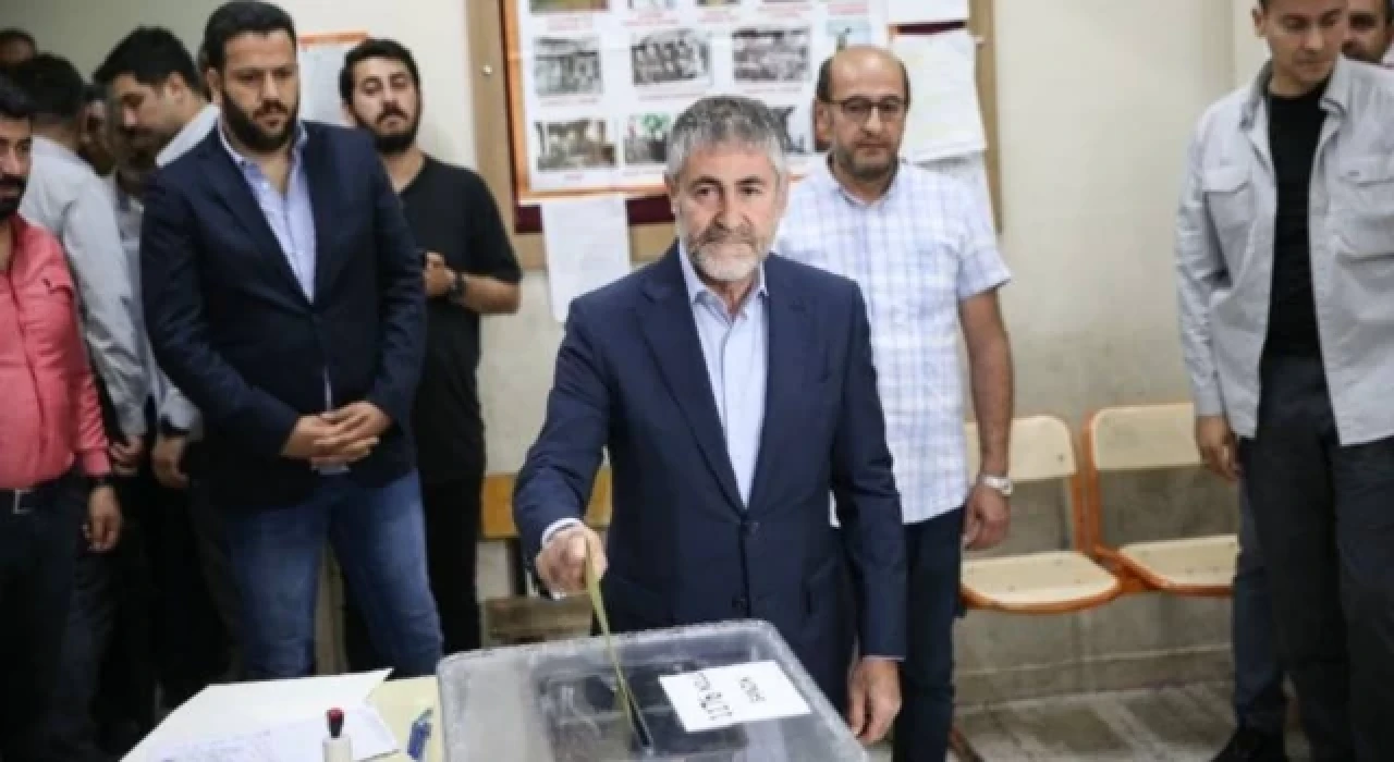 Bakan Nebati, oyunu Mersin'de kullandı