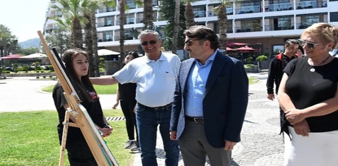 Başkan Topaloğlu resim sergisine katıldı