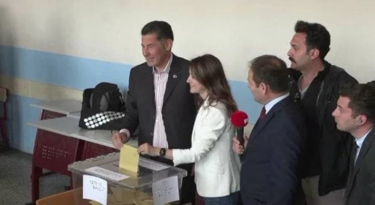 Cumhurbaşkanı adayı Sinan Oğan, oyunu kullandı