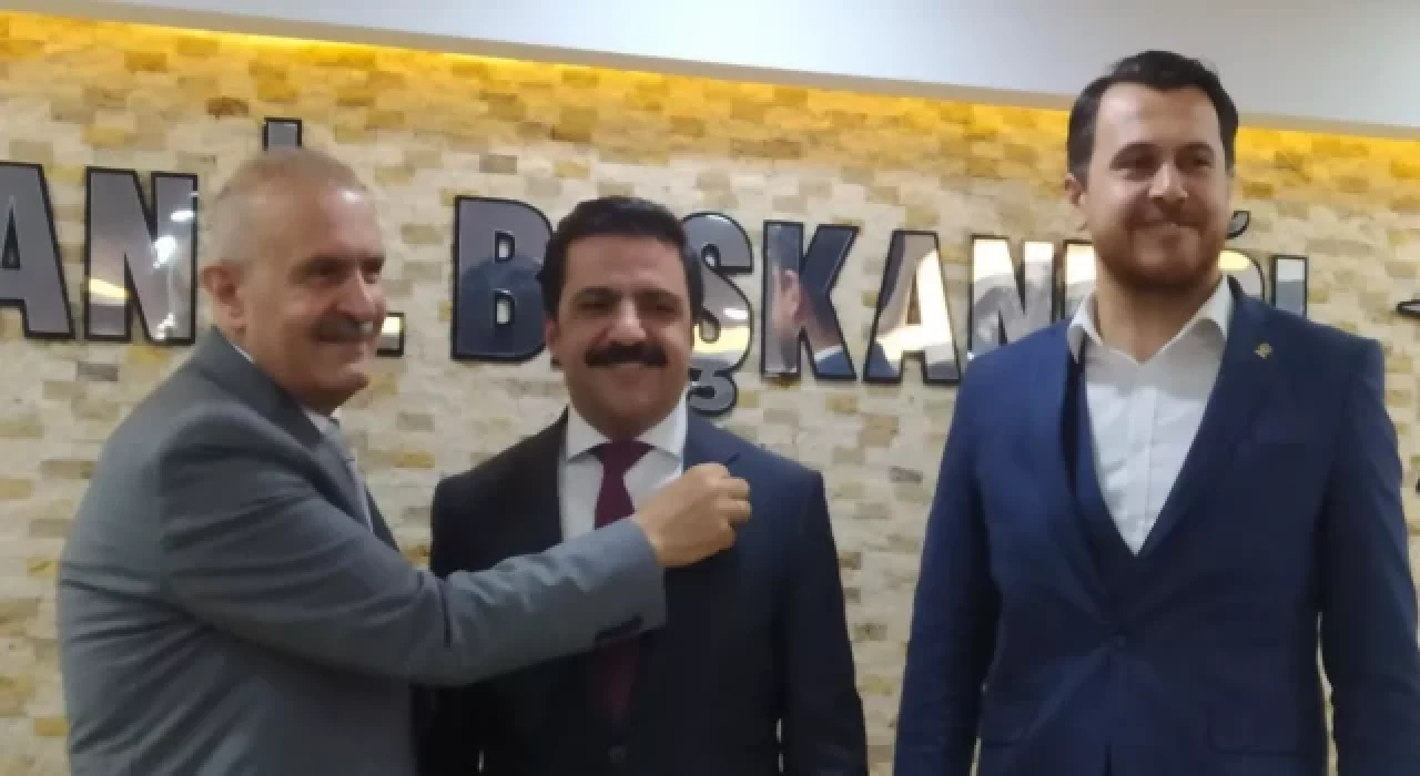DEVA Partisi Van İl Başkanı ve ekibi istifa ederek AK Parti'ye geçti