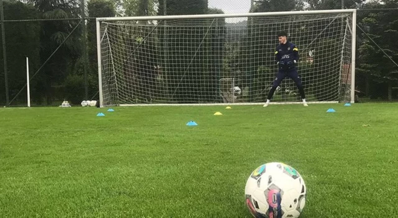 Fenerbahçe'de Altay Bayındır saha çalışmalarına başladı