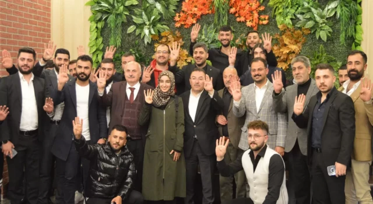 Gelecek Partisi'nden istifa eden 300 kişi AK Parti'ye katıldı