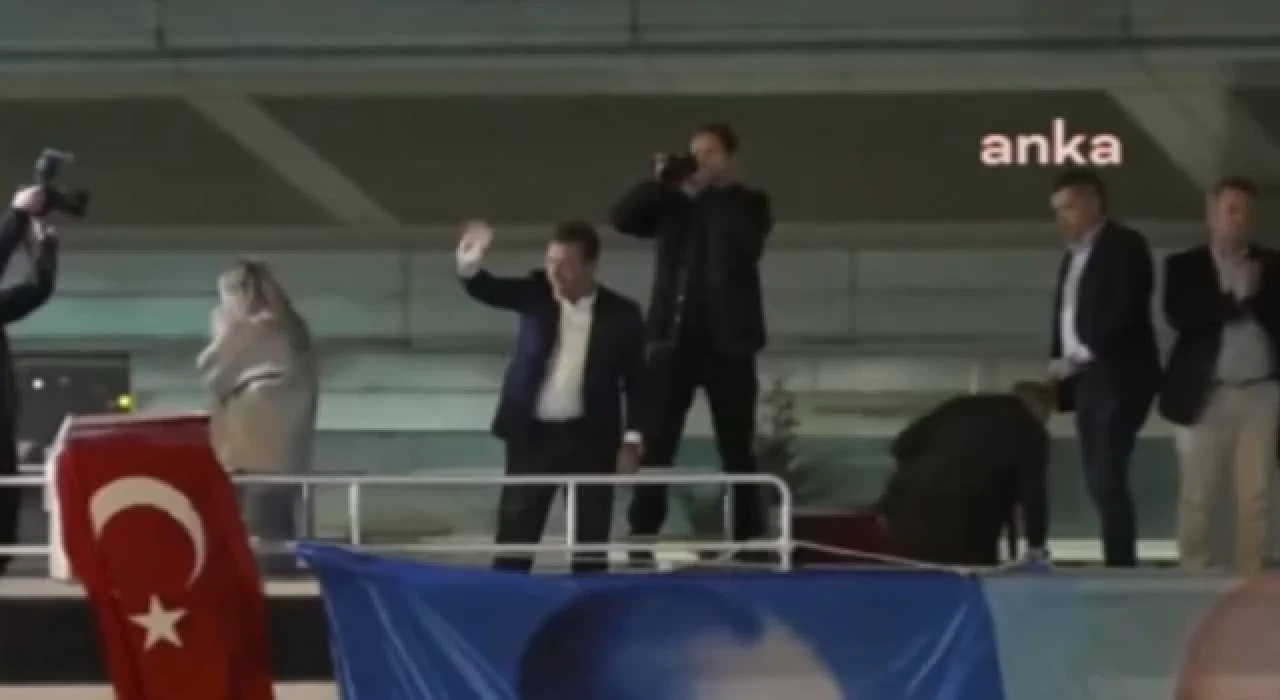 İstanbulluların havalimanında karşıladığı İmamoğlu: Güler yüzünüzü sakın yüzünüzden eksiltmeyin