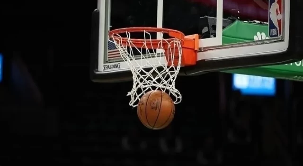 Lakers, Warriors'ı farklı yenerek seride 2-1 öne geçti