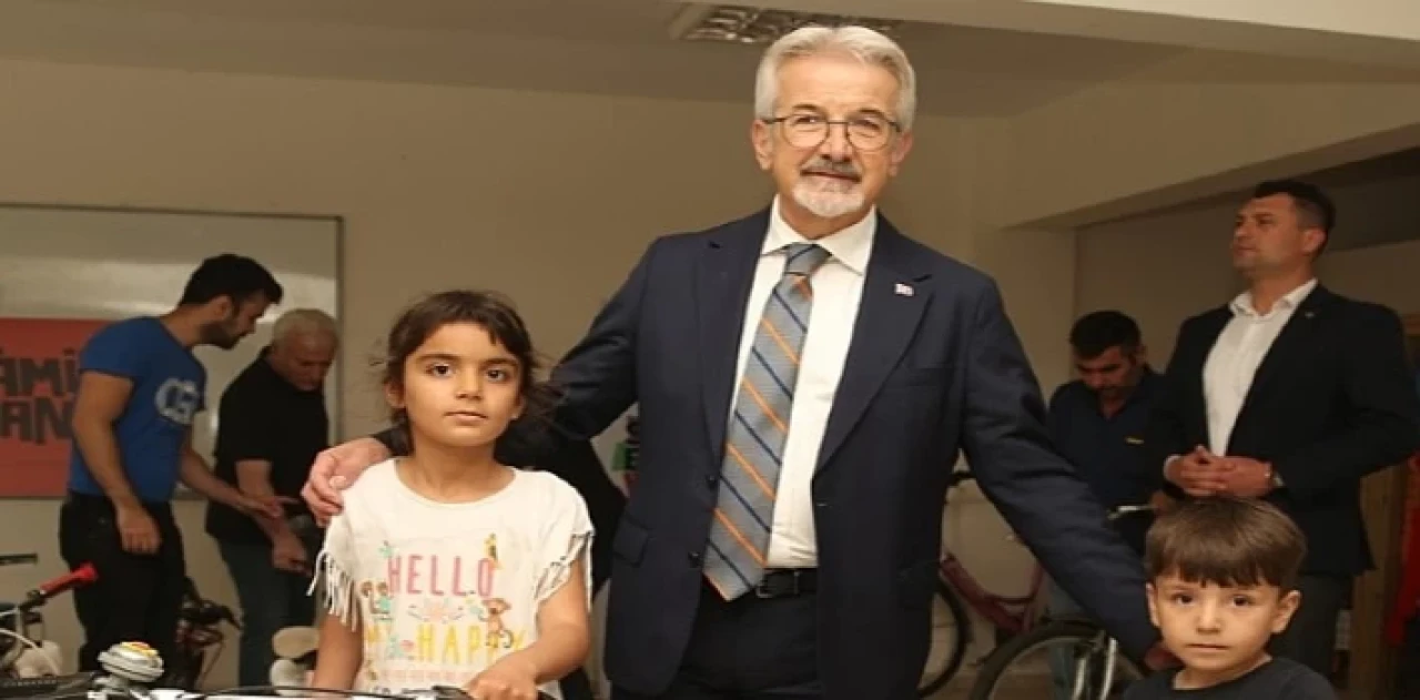 Onarılan bisikletler depremzede çocukları mutlu etti