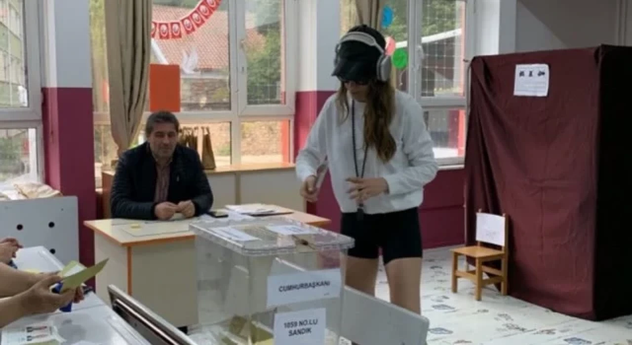 Ünlü oyuncu Serenay Sarıkaya oyunu kullandı