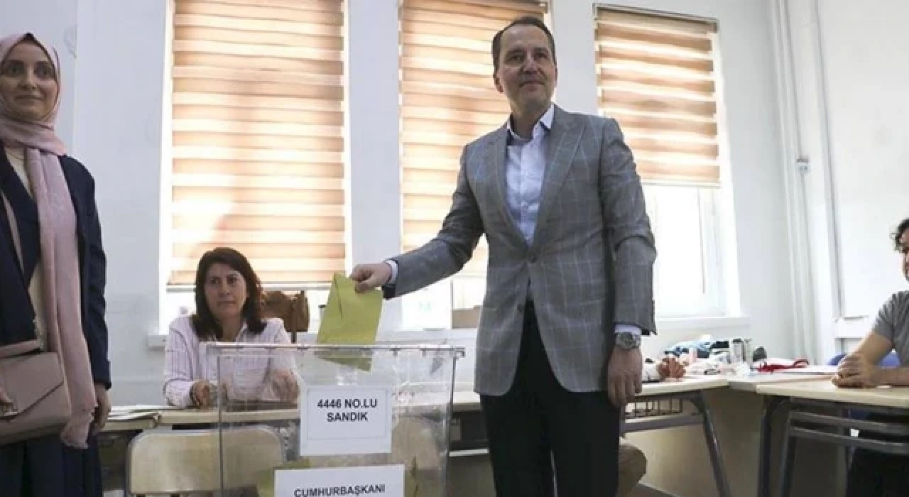 Yeniden Refah Partisi lideri Erbakan, oyunu kullandı