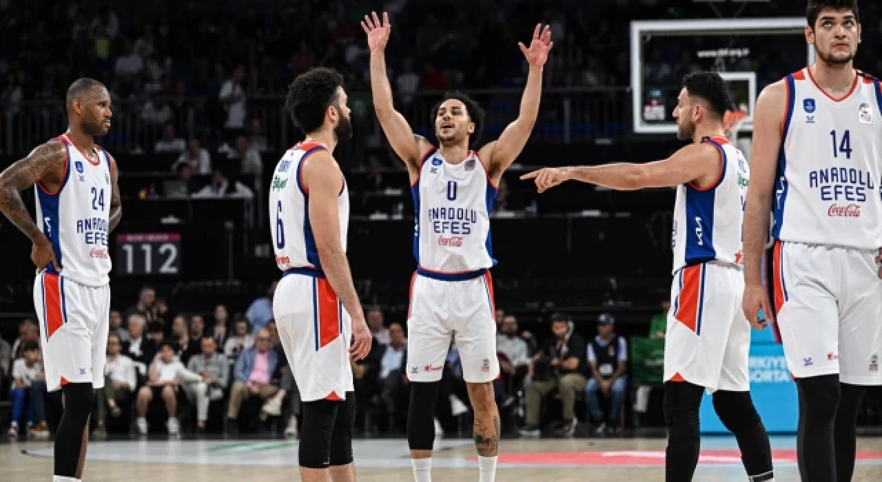 Anadolu Efes, final serisinde durumu 2-0'a getirdi