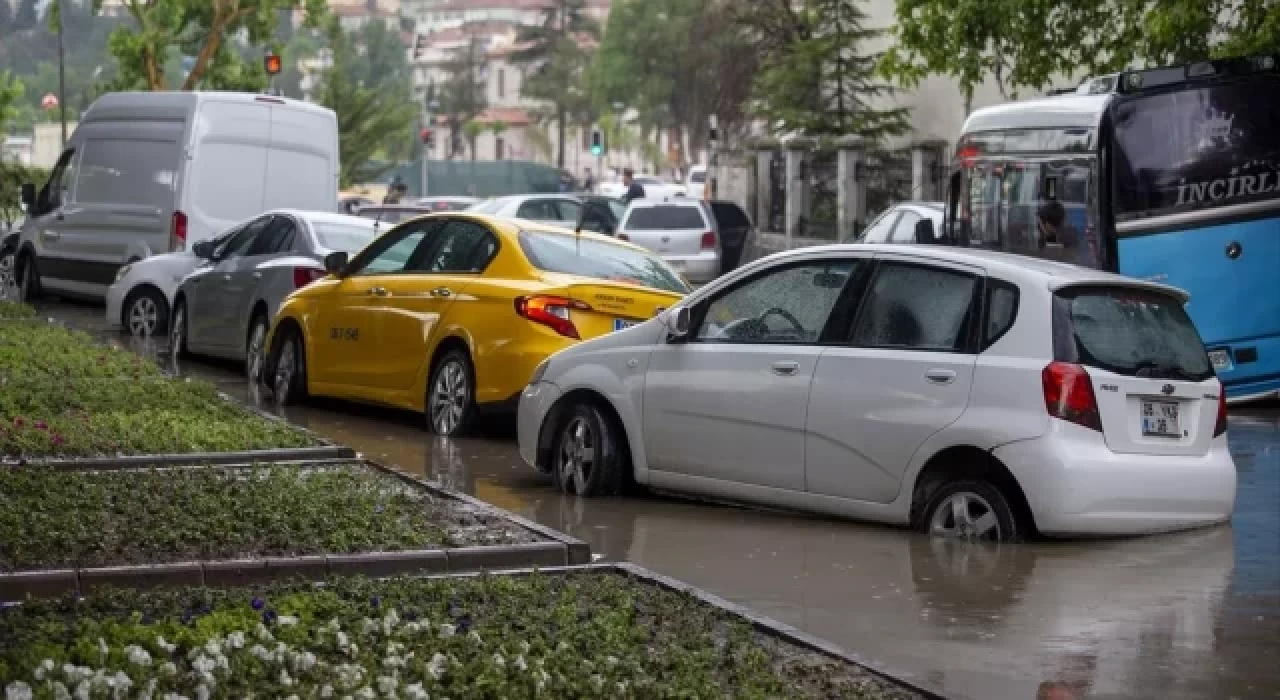 Ankara'da sağanak alarmı: ABB’de tüm izinler kaldırıldı