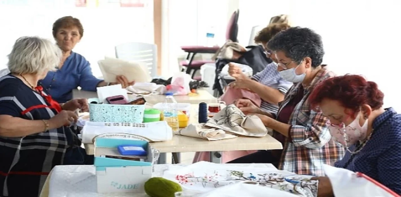 Bayraklılı kadınlardan 'el emeği sergisi’