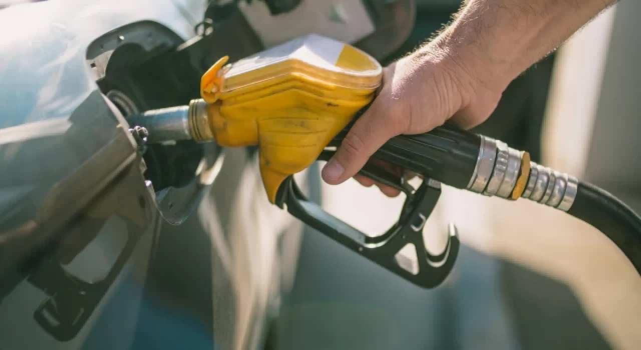 Benzin ve motorine dev zam: Pompa fiyatlarına yansıdı
