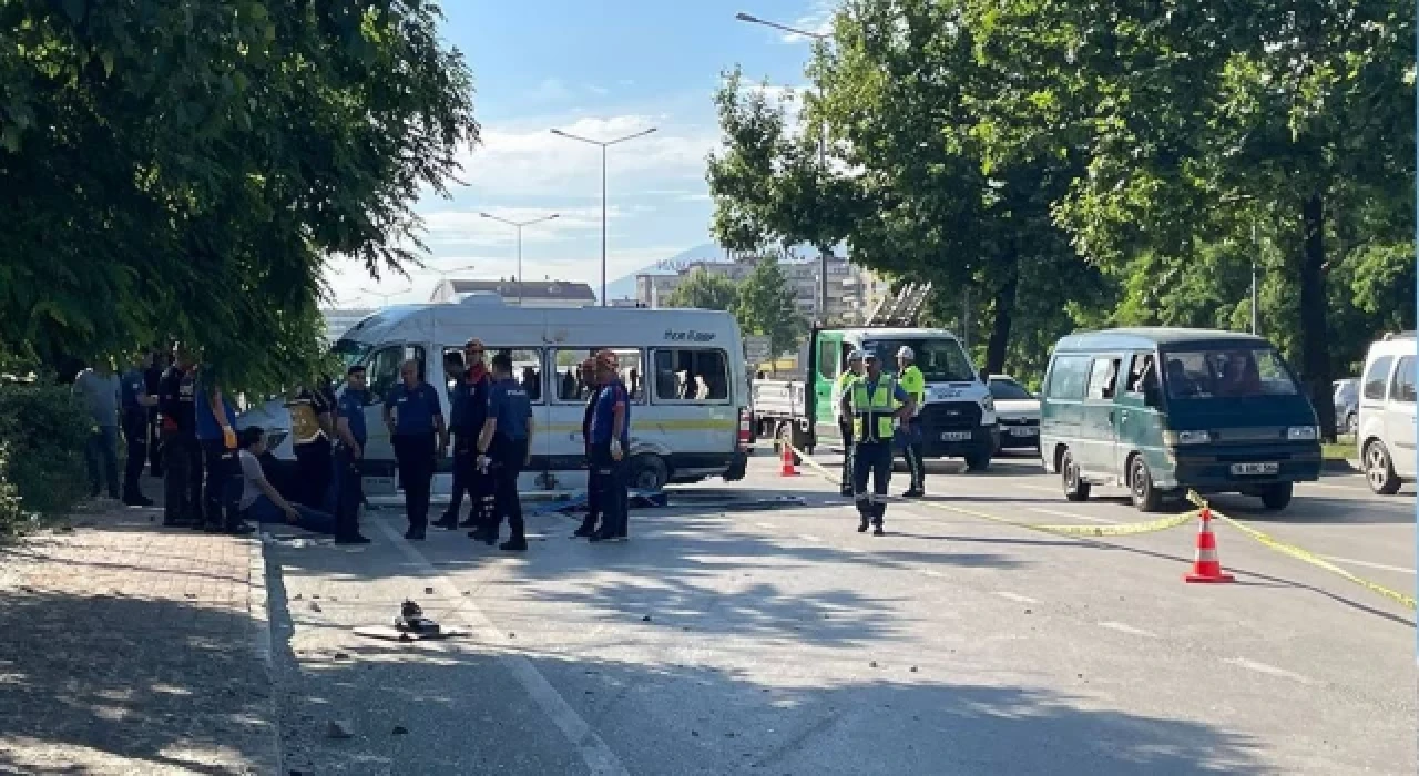 Bursa'da işçi servisi otobüsle çarpıştı: 1 kişi öldü, 9 kişi yaralandı