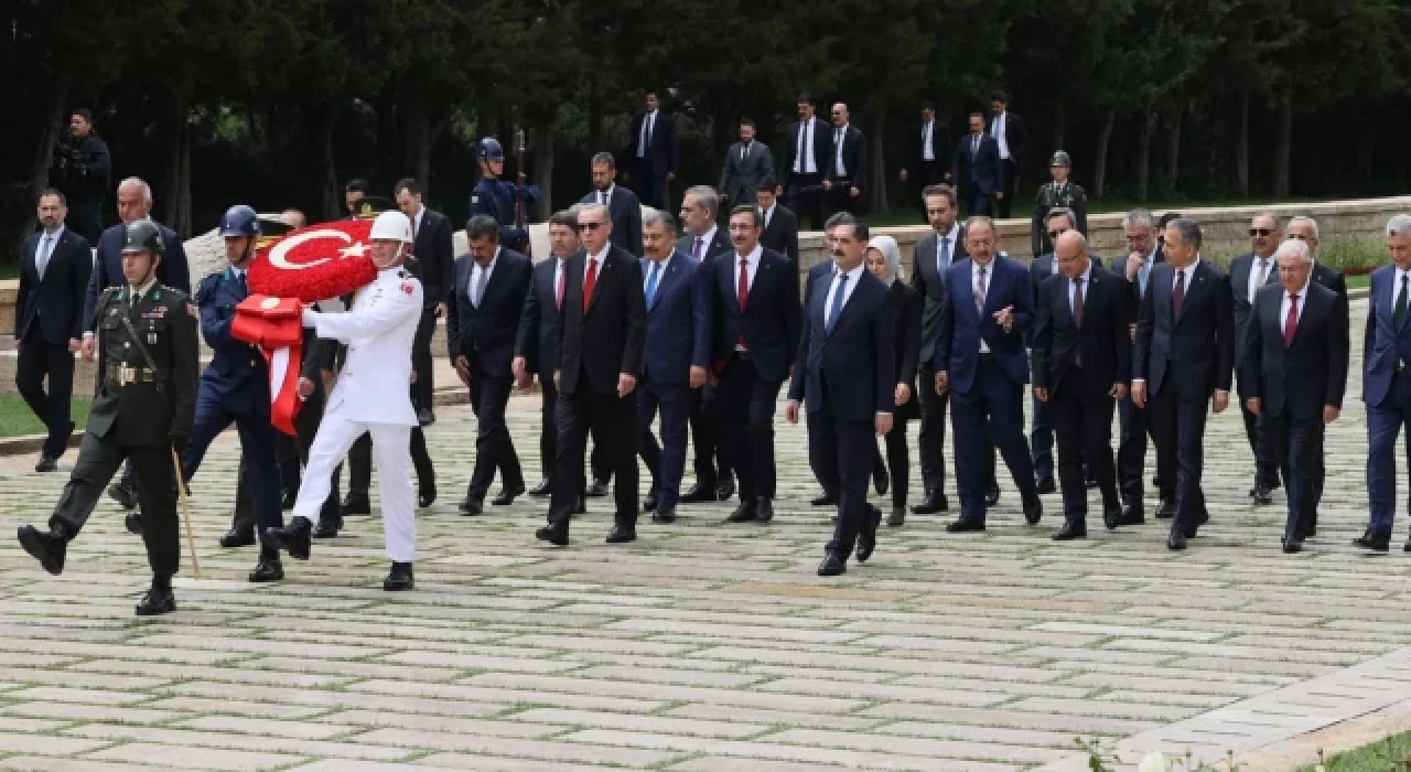 Cumhurbaşkanı Erdoğan ve bakanlardan Anıtkabir'e ziyaret