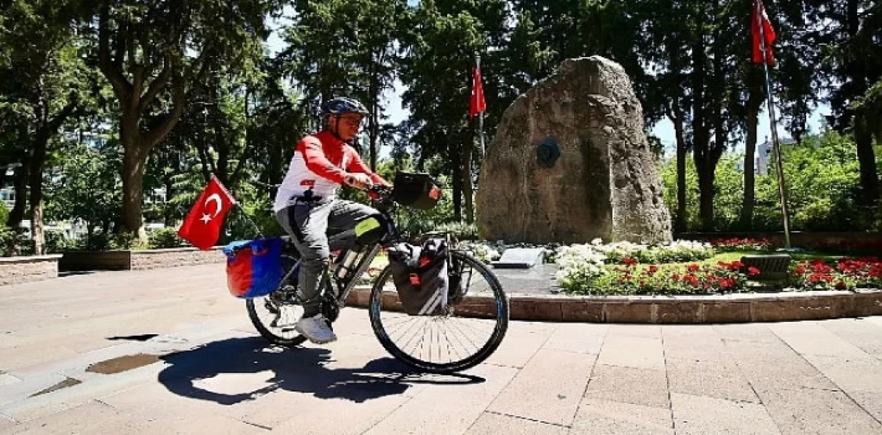 Cumhuriyet’in 100. yılı anısına Sivas’tan Karşıyaka’ya pedalladı