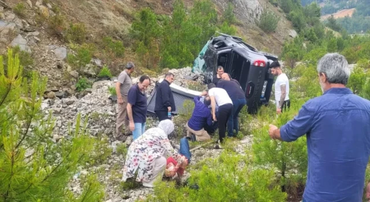 Eski Ekonomi Bakanı Nihat Zeybekci trafik kazası geçirdi