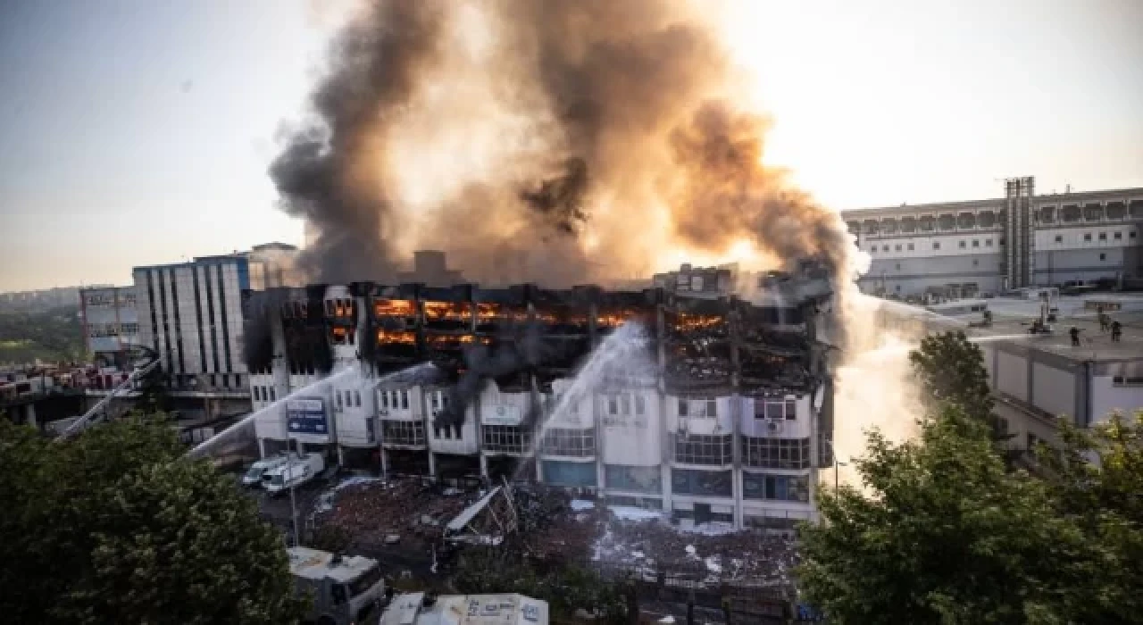 İkitelli Organize Sanayi Bölgesi’ndeki yangın gece boyu sürdü