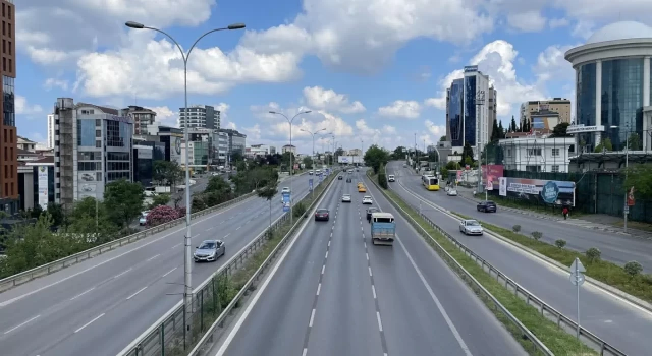 İstanbul'da yollar boş kaldı: Yoğunluk yüzde 2'ye kadar düştü