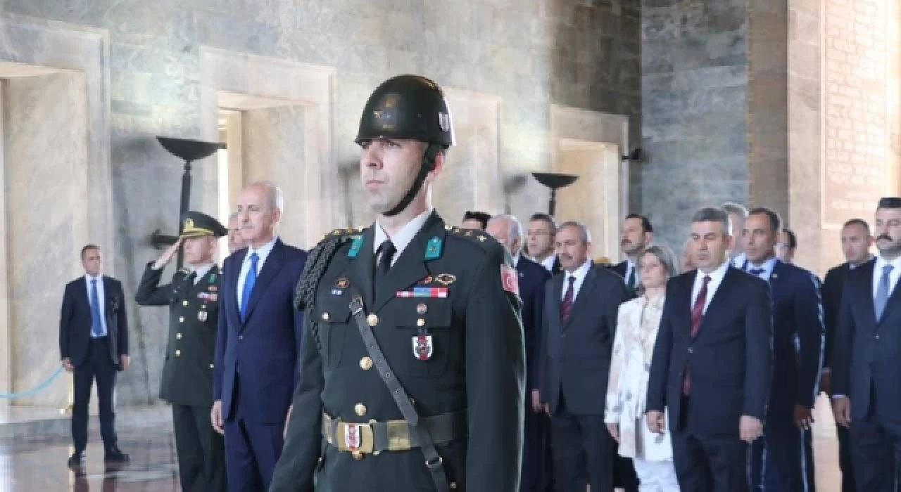 TBMM Başkanı Kurtulmuş, Anıtkabir'i ziyaret etti