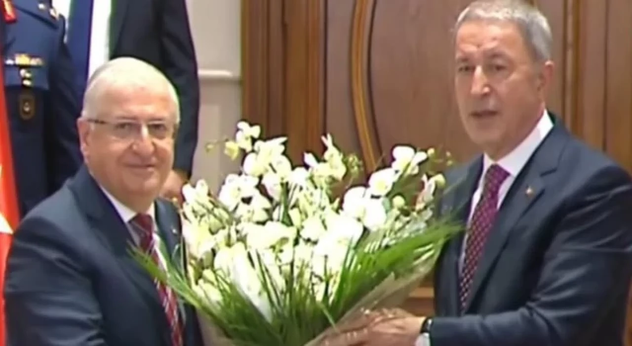 Yaşar Güler görevini Hulusi Akar'dan devraldı