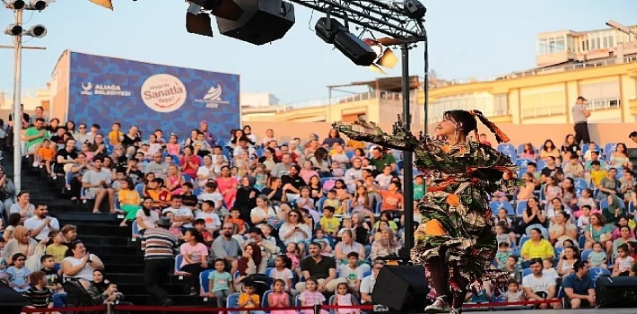 Aliağa’da Tiyatro Şöleni 'Şeker Portakalı’ ile Başladı