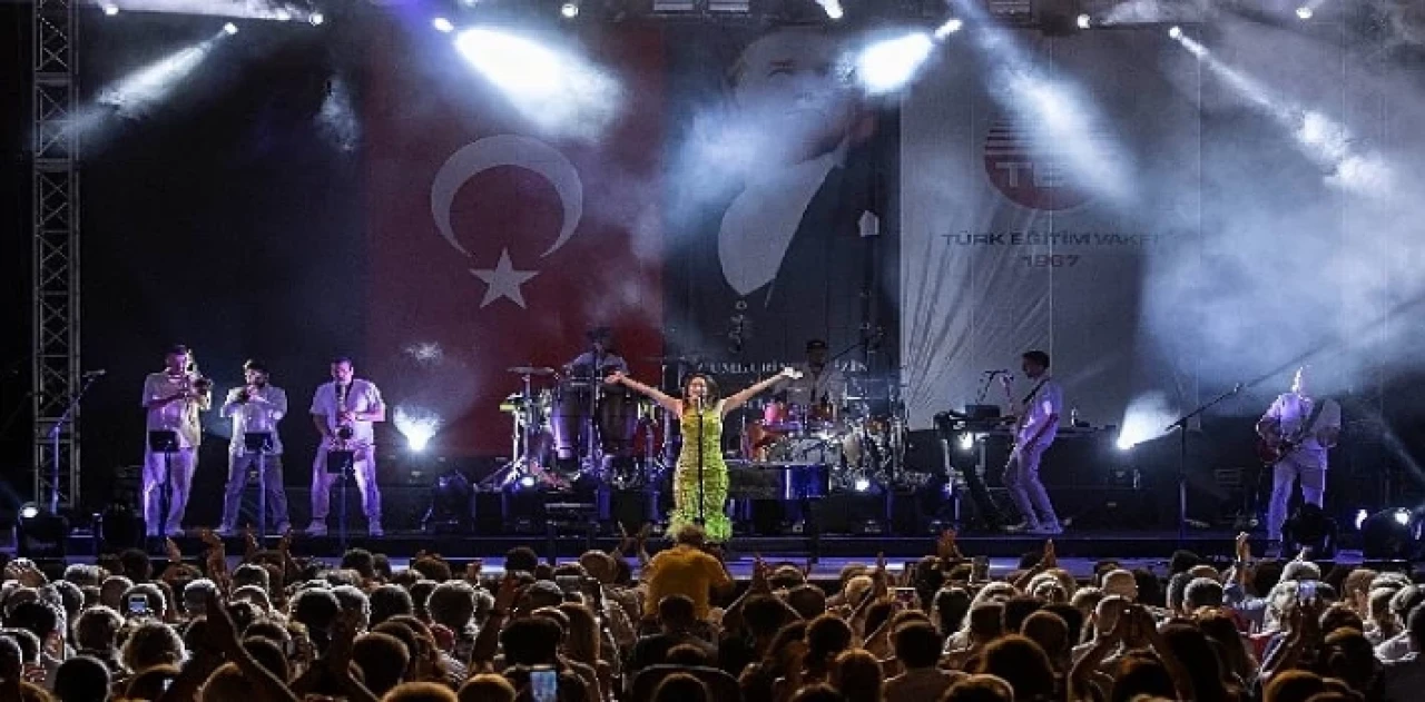 Karsu eğitimde fırsat eşitliği için Çeşme’de sahne aldı